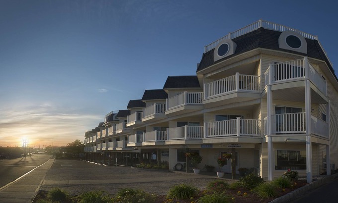 Ship Bottom Hotel | Oceanfront Escape at Drifting Sands Hotel with Pool & Spa