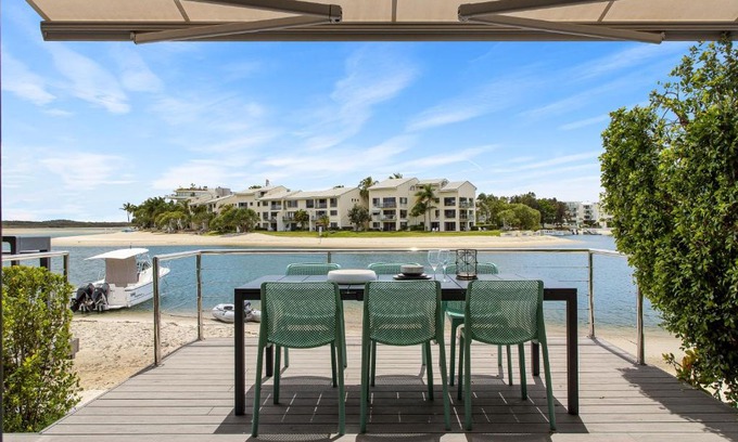 Noosaville Apartment | Riverside Retreat with Private Jetty and Pool Access