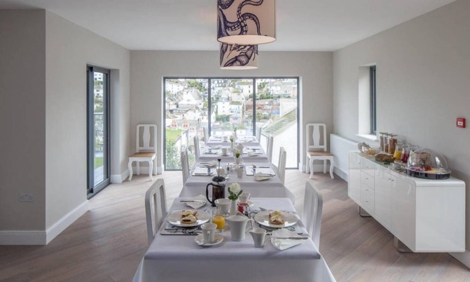 Brixham Bed & Breakfast | Exceptional Driftwood B&B: 5-Star Stay with Breakfast
