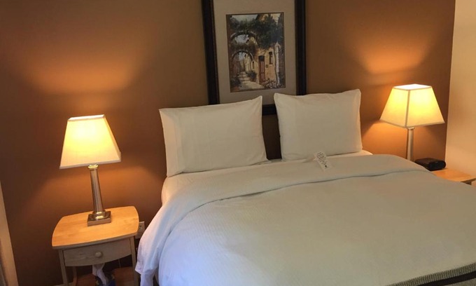 Campbell River Hotel | Oceanfront Driftwood by the Sea Inn - Guest Rated 9.2/10