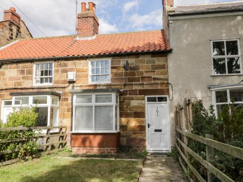 Hinderwell House | Pet-Friendly Driftwood Cottage: Perfect for Family Getaways