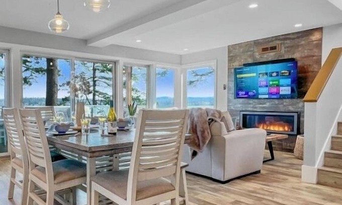Lummi Island House | Driftwood Dreams - Cozy Retreat with Oceanfront Views
