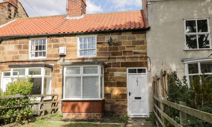 Hinderwell Cottage | DRIFTWOOD COTTAGE, pet friendly, with open fire in Hinderwell