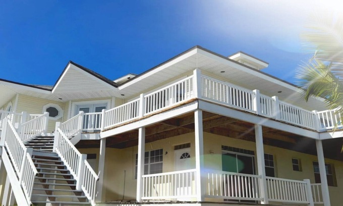 George Town House | Experience Harbour Breeze: Modern 3 Bedroom Home with Kids' Amenities