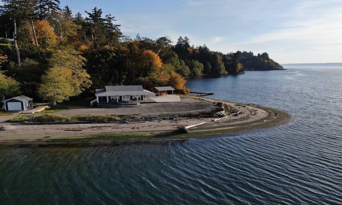 Vashon Island House | Driftwood Island Retreat: Private Waterfront with Spectacular Views