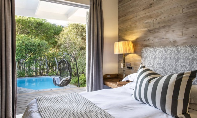 Kenton on Sea House | Cozy Driftwood Hotel - Oceanfront Retreat in Kenton on Sea