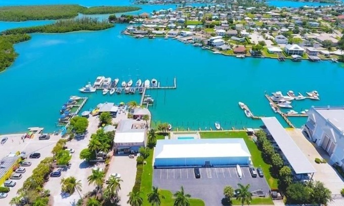 Isles of Capri Condo | Driftwood Landing (1-Bedroom Condo) with Pool by RedAwning