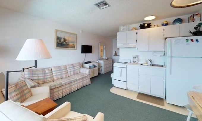 Isles of Capri Condo | Discover Isles of Capri Vacation Resort with Oceanfront Pool