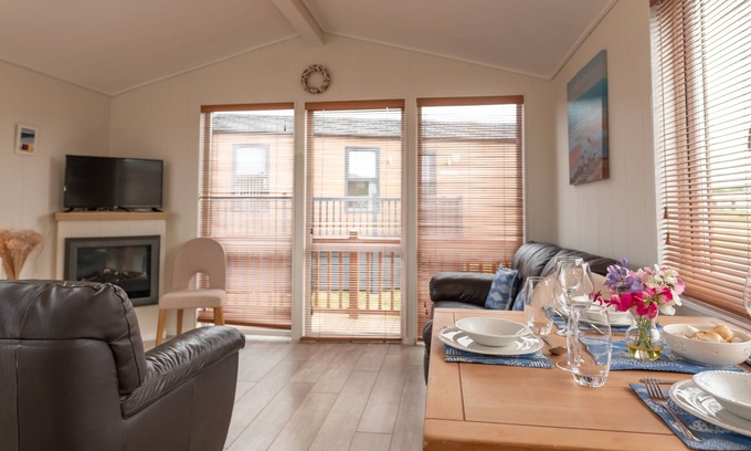 Mullacott Cabin | Driftwood Lodge: Pet-Friendly Retreat for Family Getaways