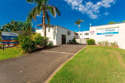 Yeppoon Apartment | Relax at Driftwood on the Beach with Oceanfront Views