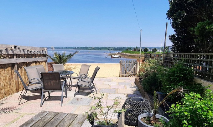 Exmouth Cottage | Driftwood: Pet-Friendly Coastal Cottage in Exmouth