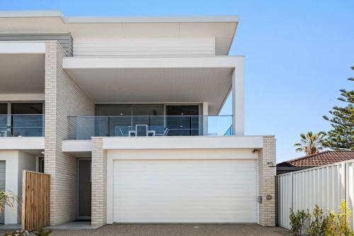 Port Noarlunga South House | Oceanfront Retreat at Driftwood Port Noarlunga South