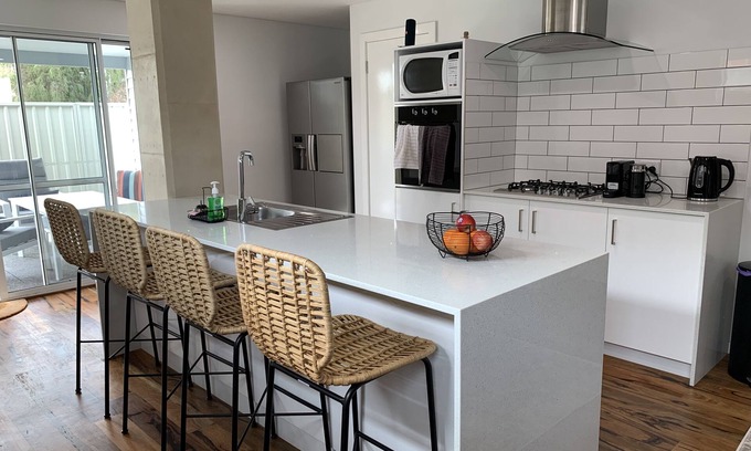 Busselton House | Relax and Recharge at Modern Driftwood - Rated 9.8/10!