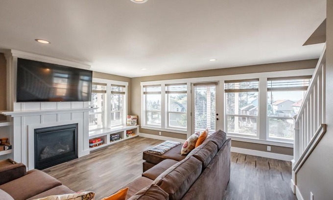 Nelscott House | Experience Driftwood Star: Family-Friendly 4-Star Retreat