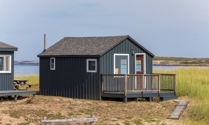 Phippsburg Apartment | Beachfront Driftwood Studio: Pet-Friendly Oasis Awaits