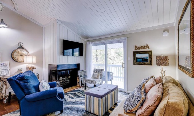 Ocean Ridge Apartment | Driftwood Villa: Guest Favorite with Pet-Friendly Amenities
