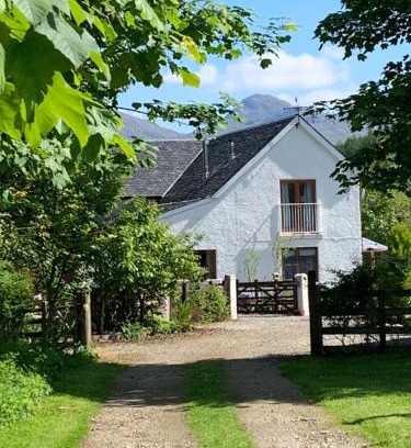 Salen House | Family-Friendly Retreat at Drimnatorran Farm Lodge