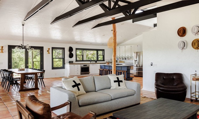 Johnson City House | Serene Dripping Springs Homestead - Bunkhouse with Views
