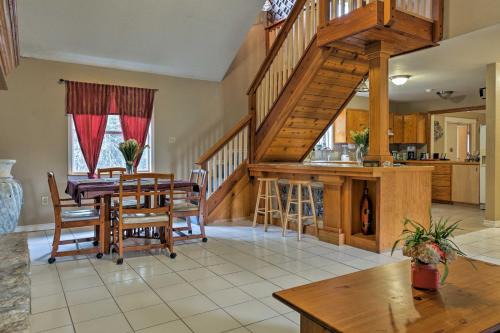 Dripping Springs House | Charming Dripping Springs Home with Deck Near Wedding Venue