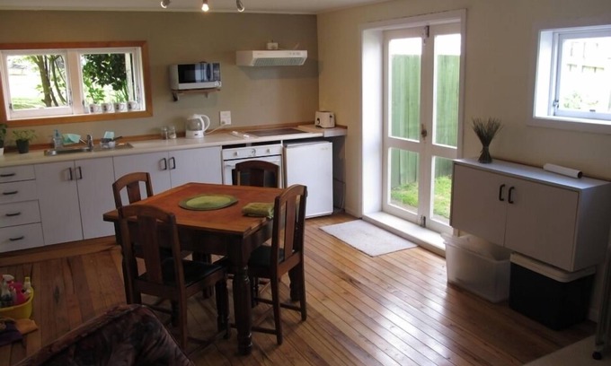 New Plymouth Apartment | Oceanfront Escape at Devon St with Breakfast & Family Fun