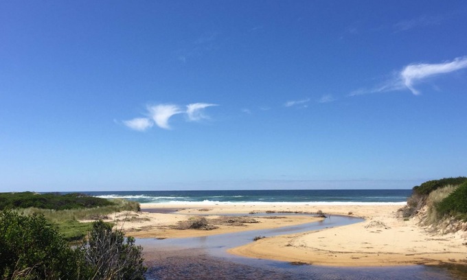 Beaumaris House | Seaside Escape at "Drop In" Beach Haus - Pet Friendly Retreat