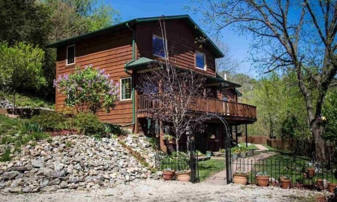 Lansing House | Relax at Drop Tine Ridge with Hot Tub and Spa Amenities