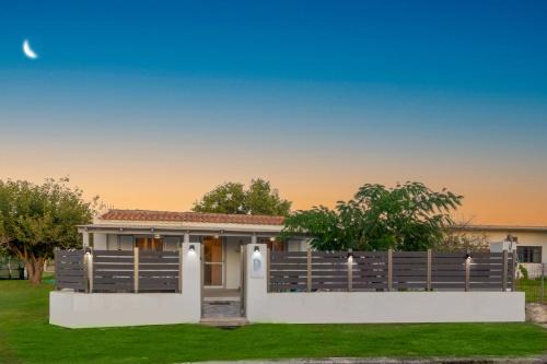 Ag. Georgios Villa | Cozy Drosoula House: Oceanfront, Pet Friendly Retreat