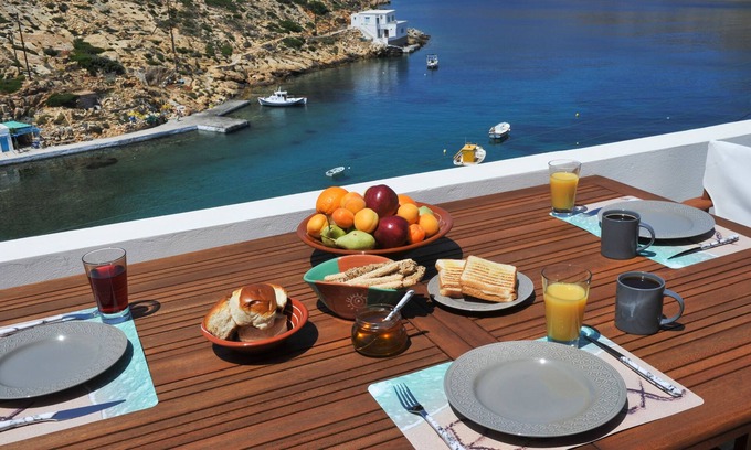 Herronisos Apartment | Seafront Apartment with Ocean View and Family-Friendly Amenities