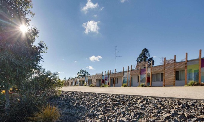 Drouin Hotel | Comfortable Drouin Motel: Family-Friendly & Accessible Stay