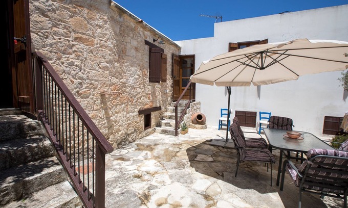 Droushia House | Discover Droushia Corner House: Family-Friendly Comfort