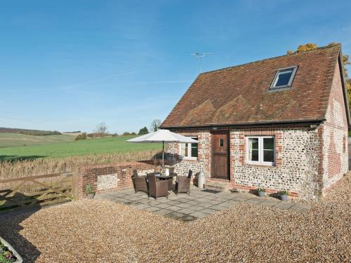 East Meon House | Discover Drovers Cottage: 5-Star Pet and Child Friendly Stay