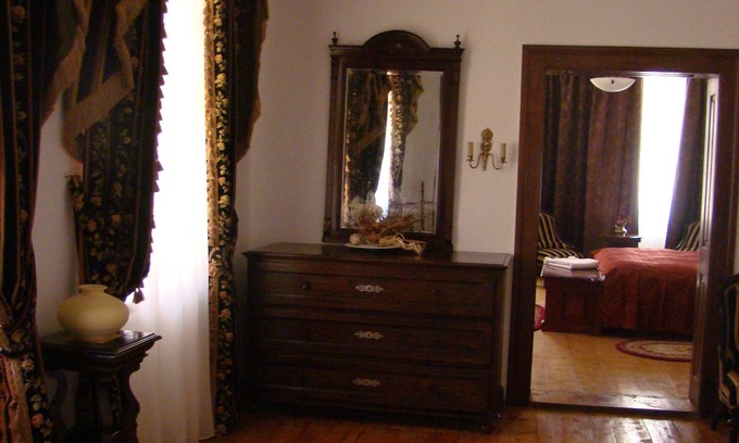 Miercurea Sibiului House | Discover DROWRY APARTMENT: Nature and Tradition Await