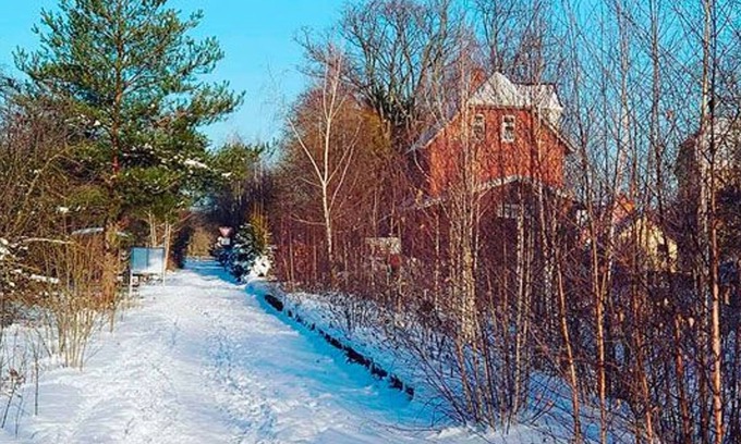 Droyßig Apartment | Experience Historic FeWo Altes Bahnhäuschen at Droyßig Station