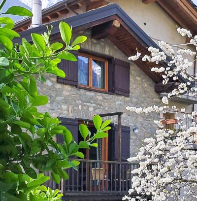 Sinsein Apartment | Elegant Stay at Droz1702: Guest Rated 9.6 & Family Friendly