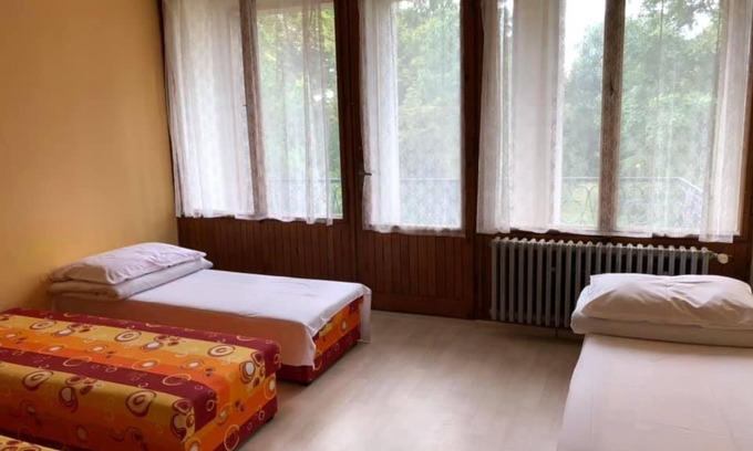 Choustnik Hotel | Cozy Družstevní dům Choustník: Pet-Friendly Stay Awaits