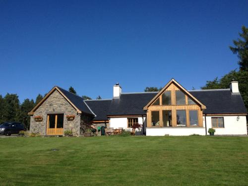 Kingussie House | Drumguish Cottage: Family and Pet-Friendly Retreat
