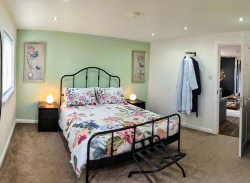 Enniskillen House | Unforgettable Stay at Drummacahan Lodge with Hot Tub Access