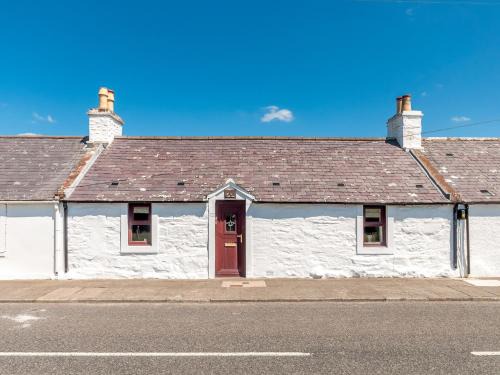 Monreith House | Inviting Drumwherry By The Sea: Pet and Child-Friendly Stay