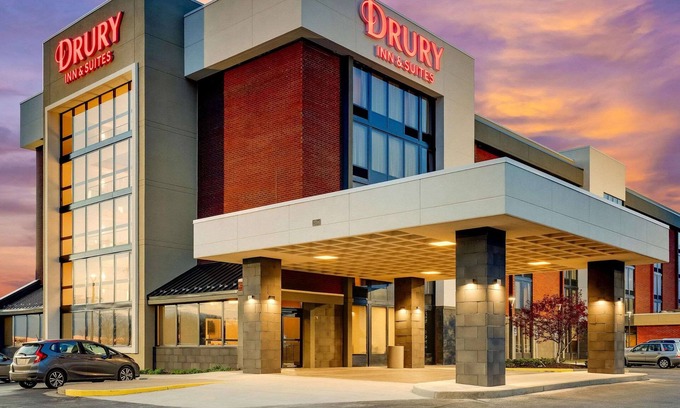 Marion Hotel | Comfortable Drury Inn & Suites Marion with Pool and Spa