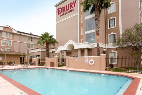McAllen Hotel | Pet-Friendly Drury Inn & Suites McAllen with Pool Access