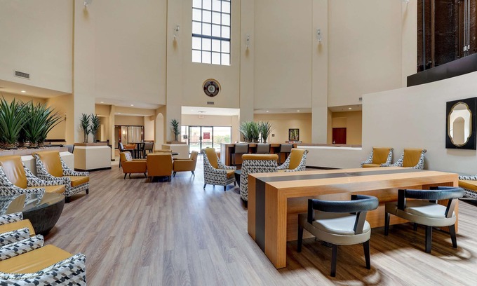 South Mountain Hotel | Unforgettable Stays at Drury Inn & Suites Phoenix Airport