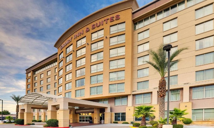 Chandler Hotel | Pet-Friendly Drury Inn & Suites Near Chandler Fashion Center