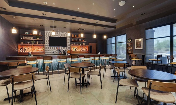 Chandler Hotel | Highly Rated Drury Inn & Suites in Phoenix with Pool Access