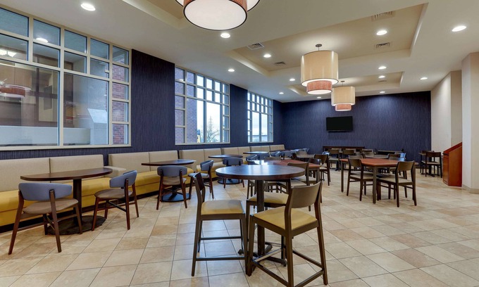 Arnold Hotel | Top-Rated Drury Inn & Suites St. Louis Arnold with Pool