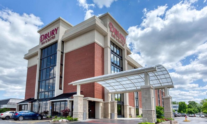 Airport Township Hotel | Comfortable Stay at Drury Inn & Suites St. Louis Airport