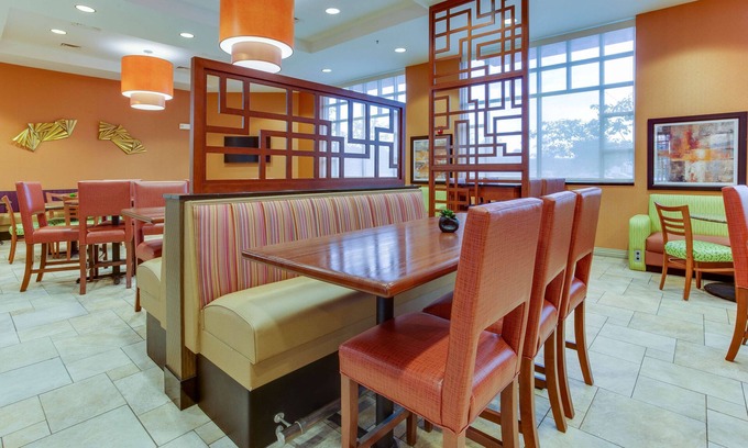 West Des Moines Hotel | Experience Comfort at Drury Inn & Suites West Des Moines