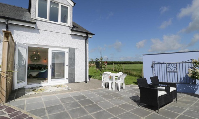 Llanerchymedd House | Child-Friendly Drws y Gorlan: Rated 9.4 by Guests