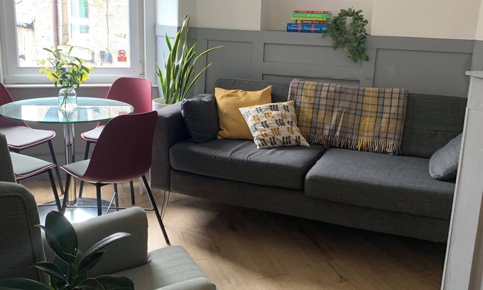 Dundee Apartment | Pet-Friendly Retreat for Study or Visit with Spa & Breakfast