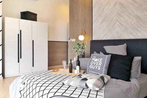 Sungai Buloh Apartment | Modern 2-Bedroom Unit at Dsara Sentral with Dining Options