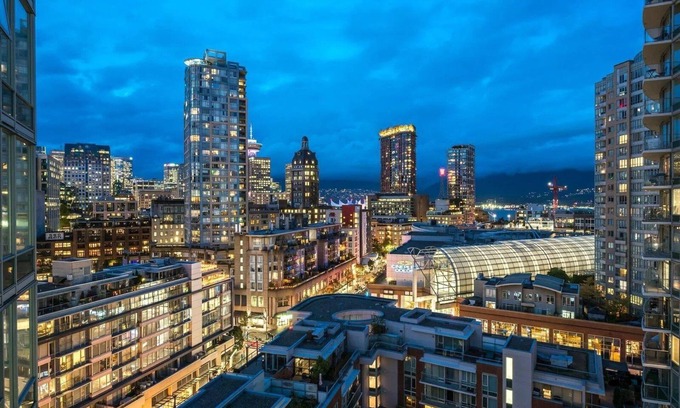 Crosstown Condo | Modern 2BR Retreat with Parking and Scenic Views